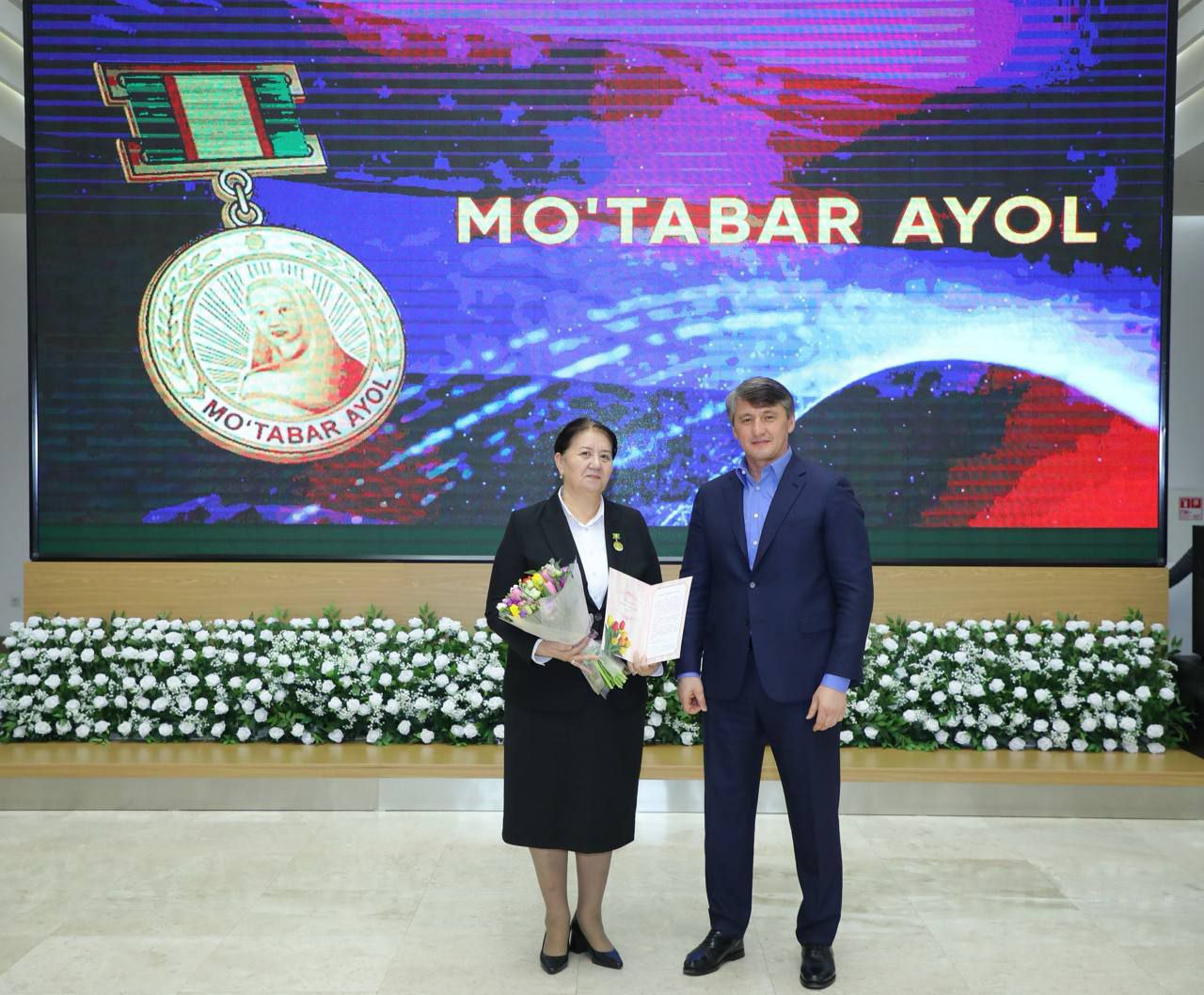 “MO’TABAR AYOL” KO‘KRAK NISHONI BILAN TAQDIRLASH MAROSIMI BO’LIB O’TDI