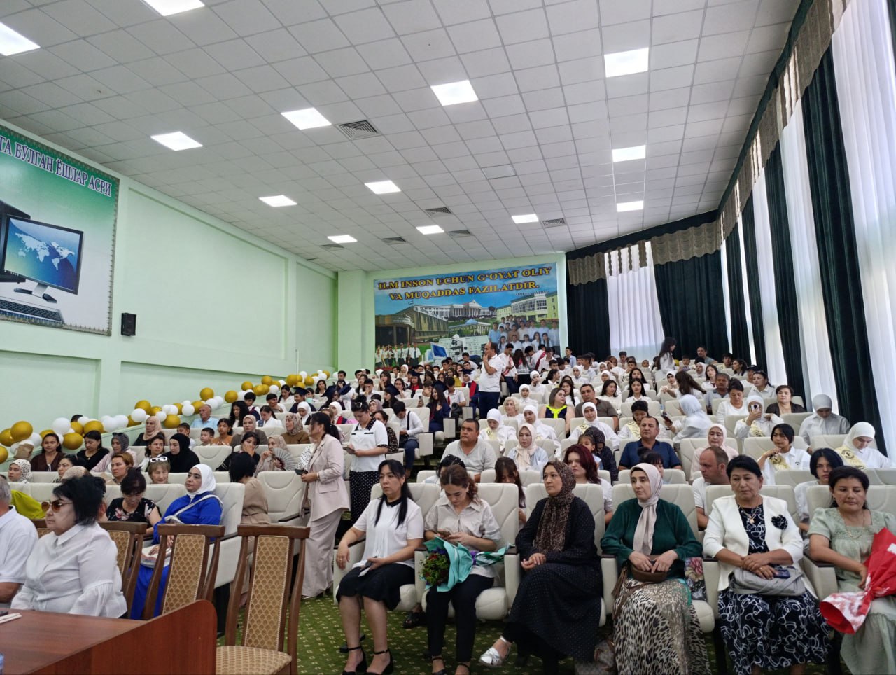 Akademik litsey bitiruvchilariga tantanali guvohnomalar topshirildi