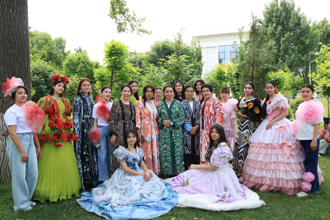 Institut talabalari “Gullar festivali”da faol ishtirok etmoqda