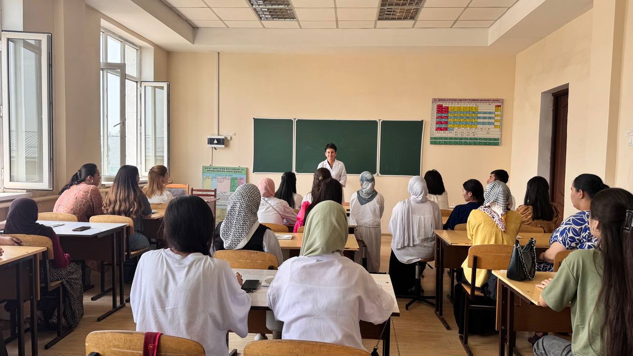 “Tadqiqotchi to‘garagi” doirasida kimyo faniga bag‘ishlangan tadbir tashkil etildi