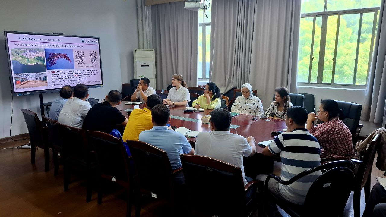 TTYSI delegatsiyasi Xitoyda ipak va to‘qimachilik texnologiyalari bo‘yicha xalqaro master-klassda ishtirok etdi